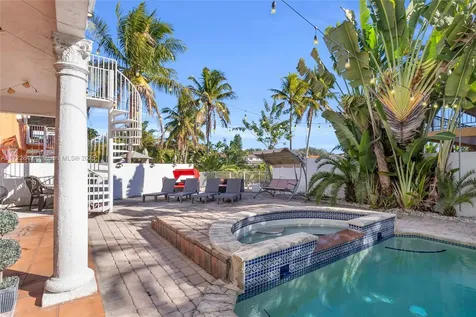 8135 NW 164th Terrace Miami Lakes FL 33016