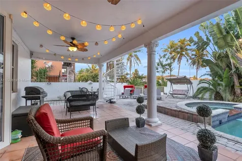 8135 NW 164th Terrace Miami Lakes FL 33016