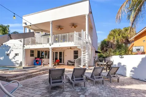 8135 NW 164th Terrace Miami Lakes FL 33016