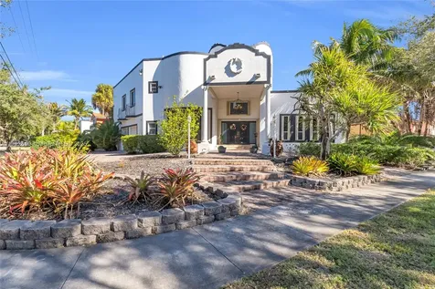 8135 NW 164th Terrace Miami Lakes FL 33016