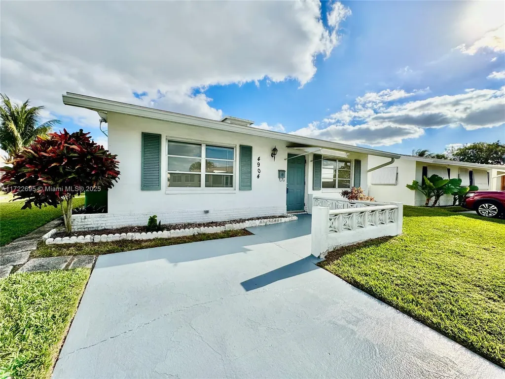 4904 NW 42nd Terrace Tamarac FL 33319