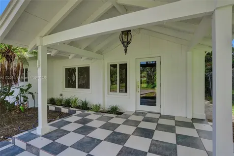 420 NE 154th Street Miami FL 33162