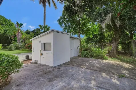 420 NE 154th Street Miami FL 33162