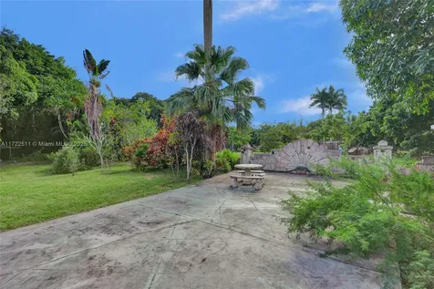 420 NE 154th Street Miami FL 33162