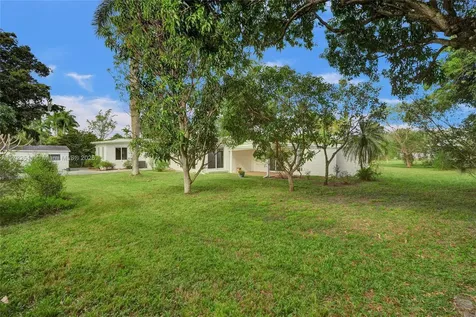 420 NE 154th Street Miami FL 33162