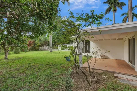 420 NE 154th Street Miami FL 33162