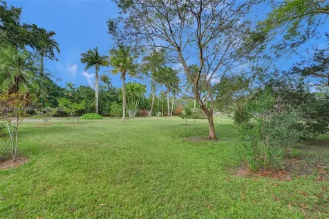 420 NE 154th Street Miami FL 33162
