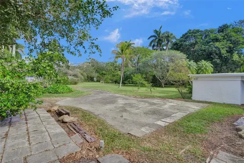 420 NE 154th Street Miami FL 33162