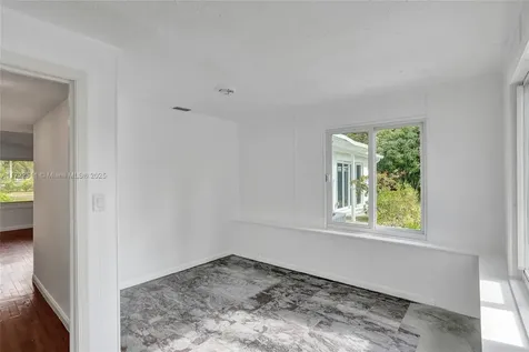 420 NE 154th Street Miami FL 33162