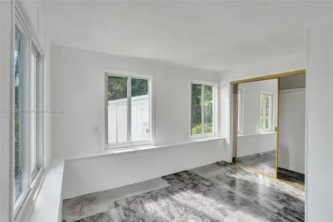420 NE 154th Street Miami FL 33162