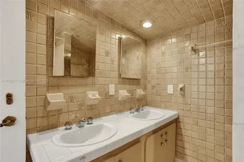 420 NE 154th Street Miami FL 33162
