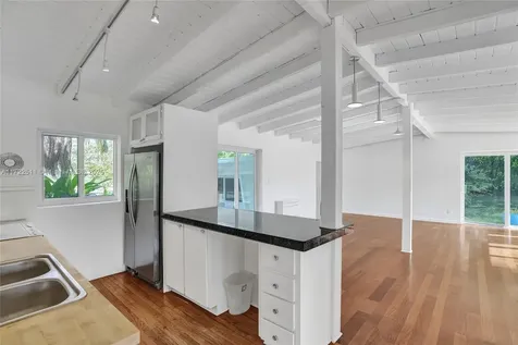 420 NE 154th Street Miami FL 33162