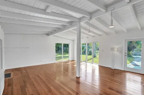420 NE 154th Street Miami FL 33162
