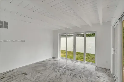 420 NE 154th Street Miami FL 33162