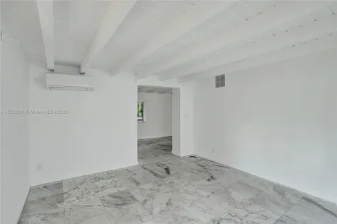 420 NE 154th Street Miami FL 33162