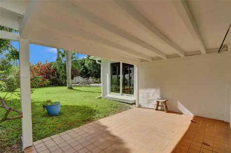 420 NE 154th Street Miami FL 33162
