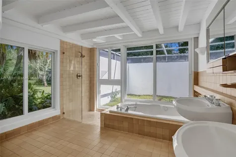 420 NE 154th Street Miami FL 33162