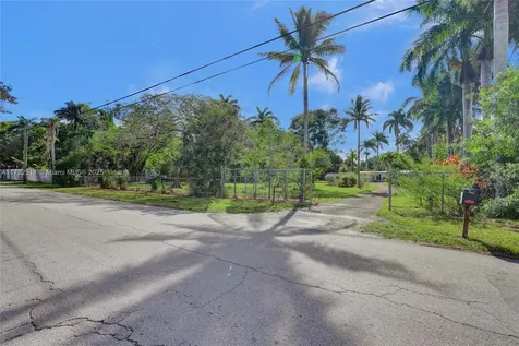 420 NE 154th Street Miami FL 33162