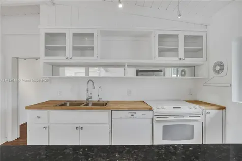 420 NE 154th Street Miami FL 33162