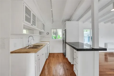420 NE 154th Street Miami FL 33162