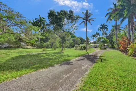 420 NE 154th Street Miami FL 33162