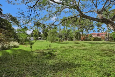 420 NE 154th Street Miami FL 33162
