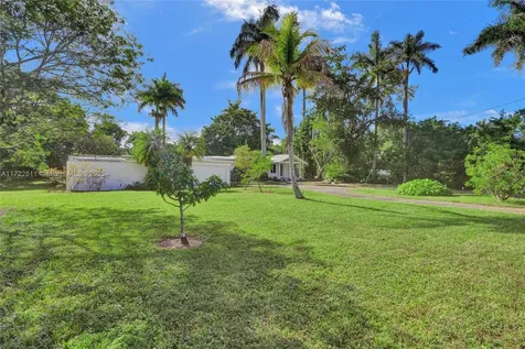 420 NE 154th Street Miami FL 33162