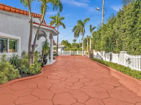 12904 Banyan Road North Miami FL 33181
