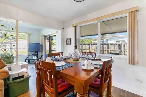 6431 SW 7th Street Pembroke Pines FL 33023