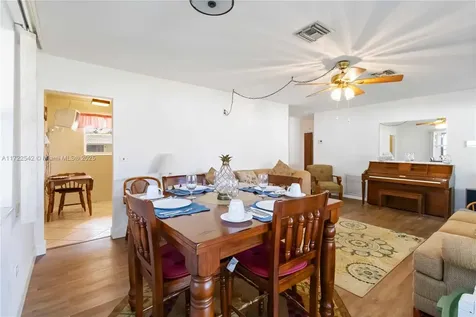 6431 SW 7th Street Pembroke Pines FL 33023