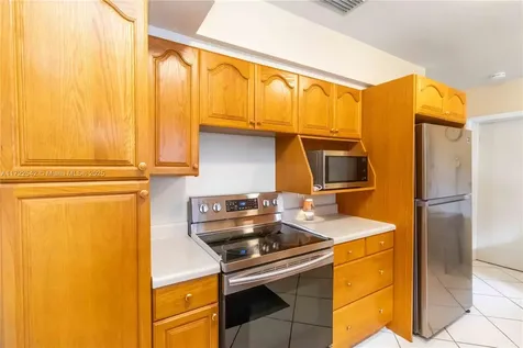 6431 SW 7th Street Pembroke Pines FL 33023