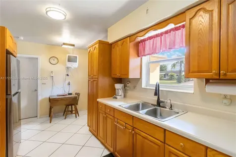 6431 SW 7th Street Pembroke Pines FL 33023