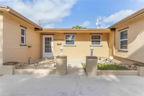 6431 SW 7th Street Pembroke Pines FL 33023