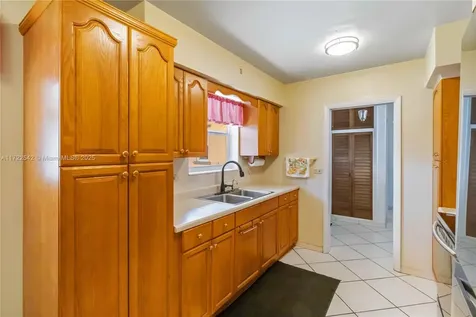 6431 SW 7th Street Pembroke Pines FL 33023