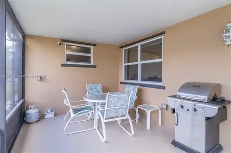 6431 SW 7th Street Pembroke Pines FL 33023