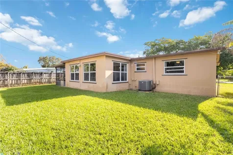 6431 SW 7th Street Pembroke Pines FL 33023