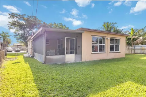 6431 SW 7th Street Pembroke Pines FL 33023