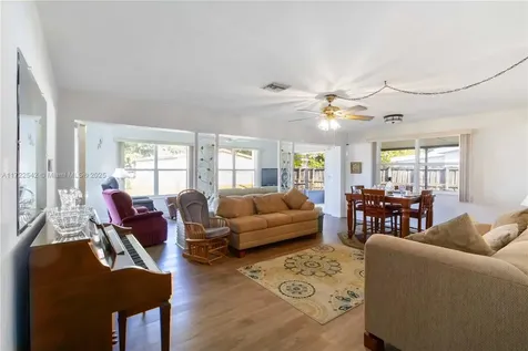 6431 SW 7th Street Pembroke Pines FL 33023