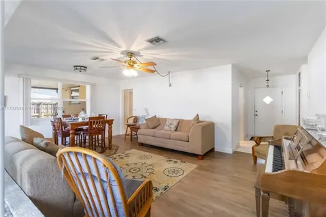 6431 SW 7th Street Pembroke Pines FL 33023