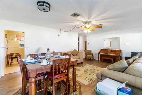 6431 SW 7th Street Pembroke Pines FL 33023