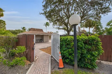 702 Commodore Drive Plantation FL 33325