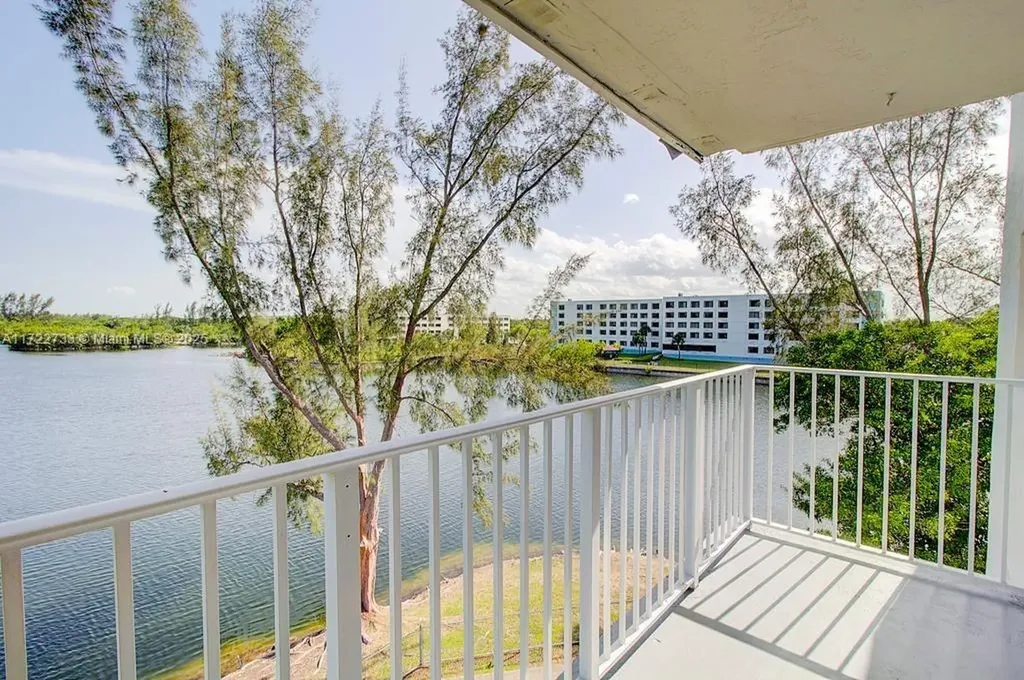 8240 SW 210 Th Cutler Bay FL 33189