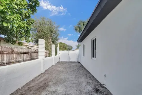 6126 SW 40th Court Miramar FL 33023