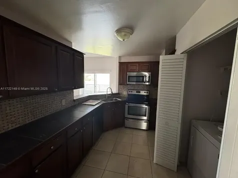 3437 NW 44th Street Oakland Park FL 33309