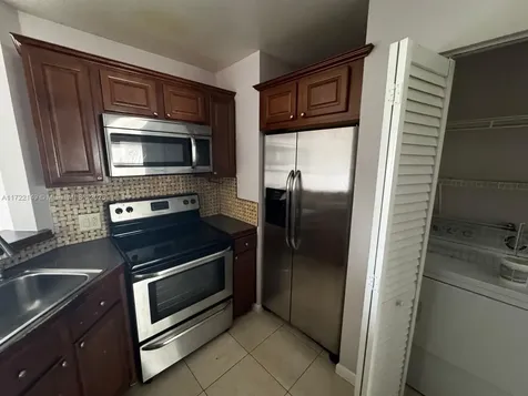 3437 NW 44th Street Oakland Park FL 33309