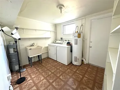 309 SW 67th Terrace Pembroke Pines FL 33023