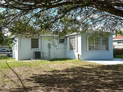 309 SW 67th Terrace Pembroke Pines FL 33023