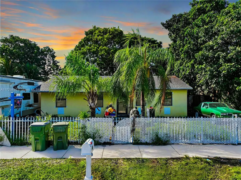 324 SW 16th Terrace Homestead FL 33030