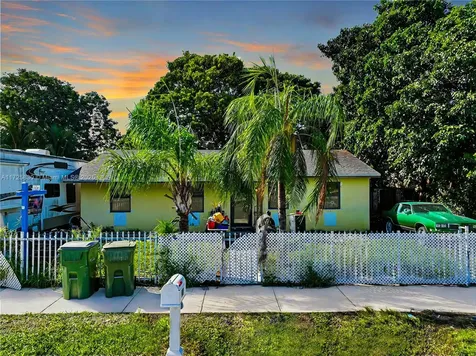 324 SW 16th Terrace Homestead FL 33030