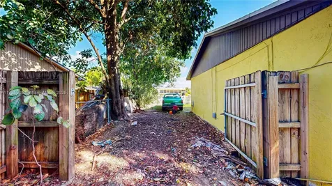 324 SW 16th Terrace Homestead FL 33030